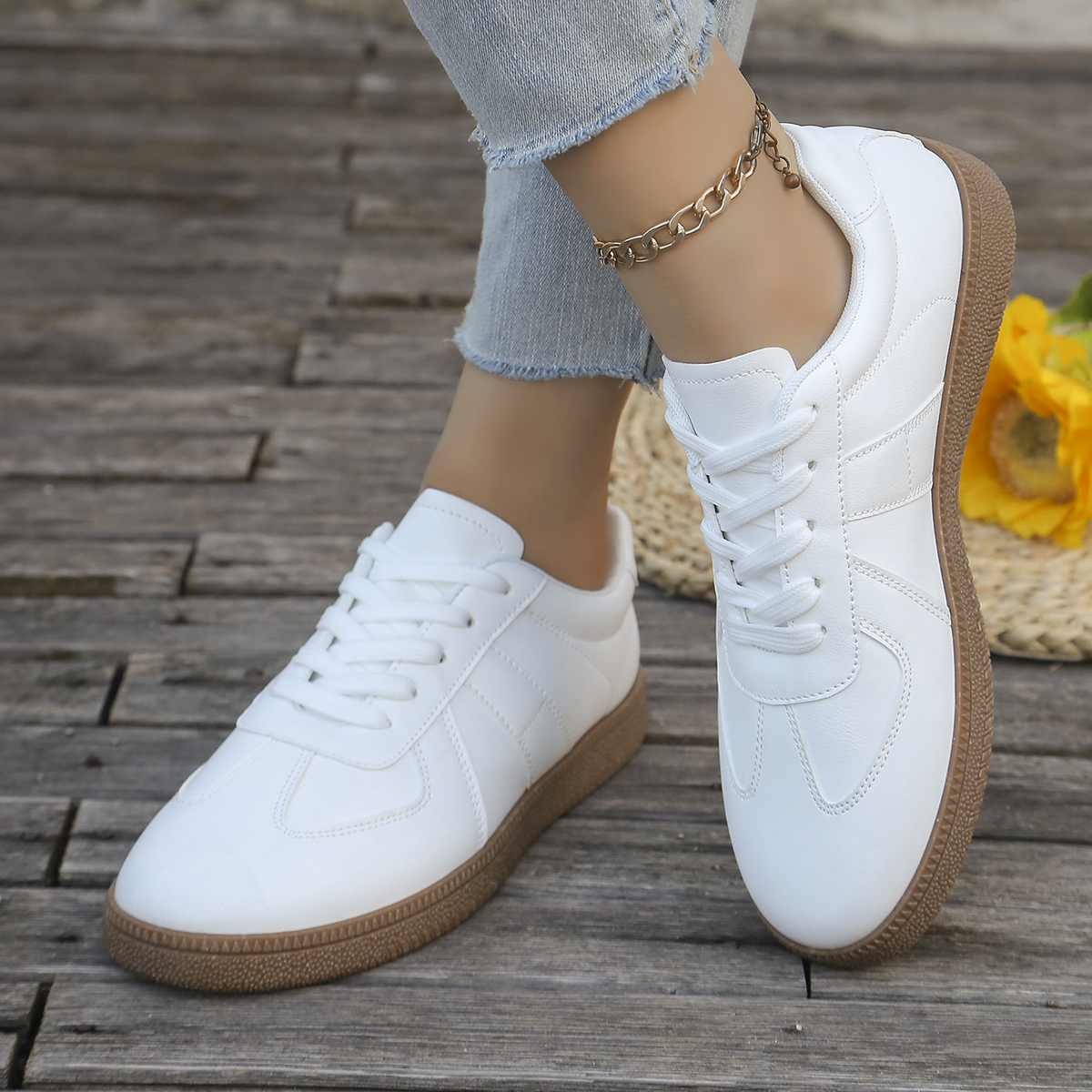 Sewing Fabric - Ladies' casual white sports shoes -